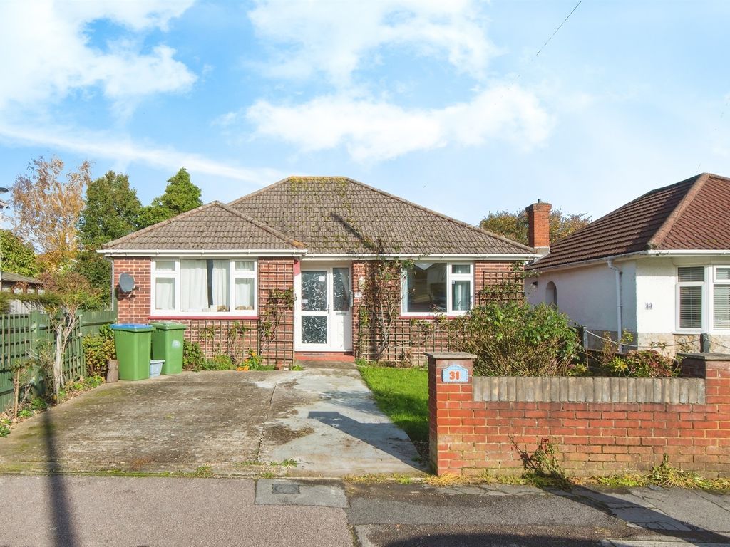 2 bed detached bungalow for sale in Heathfield Road, Southampton SO19
