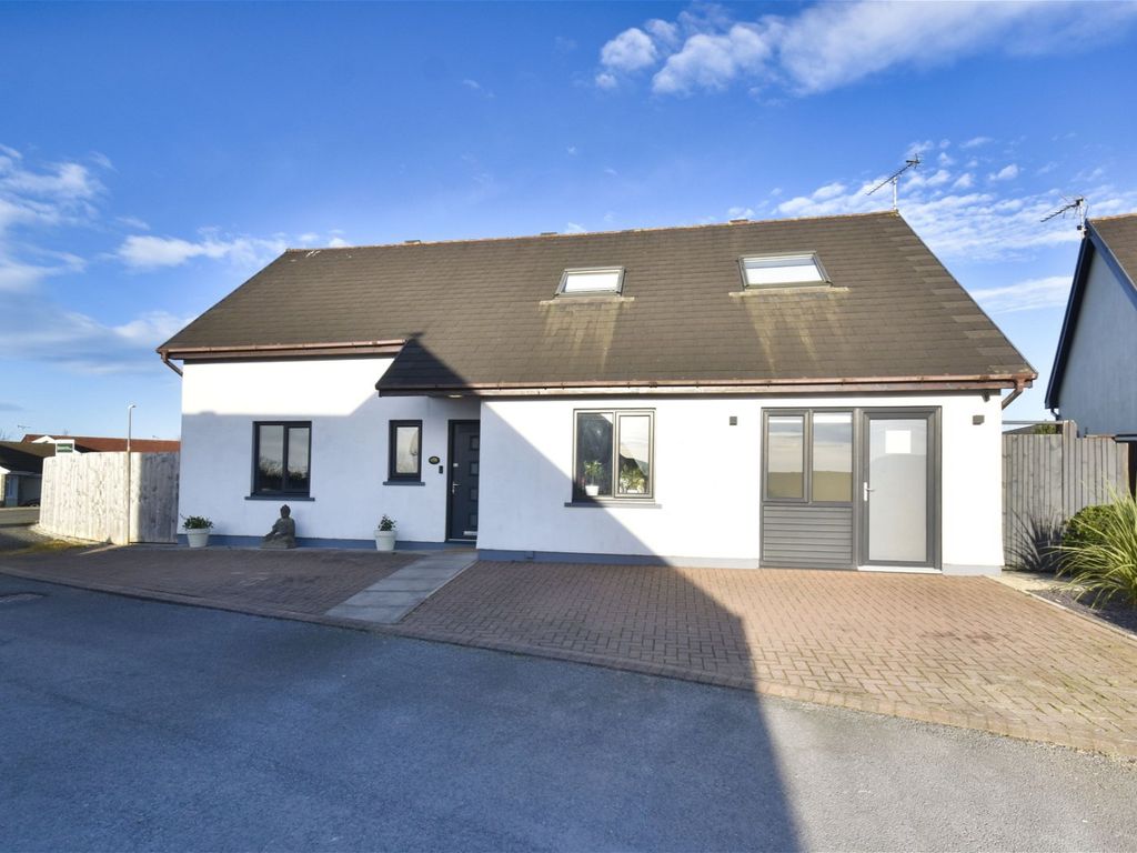 4 bed bungalow for sale in Millfields Close, Pentlepoir, Saundersfoot