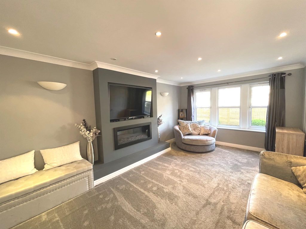 4 bed semidetached house for sale in Henshaw Lane, Yeadon, Leeds LS19 Zoopla