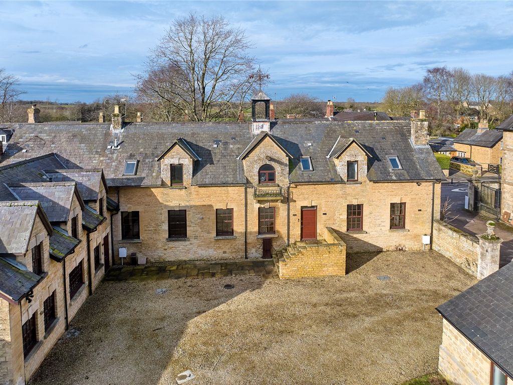 8 bed detached house for sale in High Street, Croughton, Brackley, Northamptonshire NN13, £