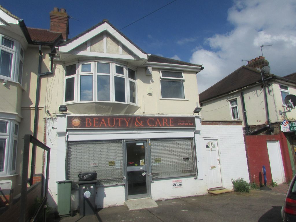 Hart Lane Luton Bedfordshire LU2  
