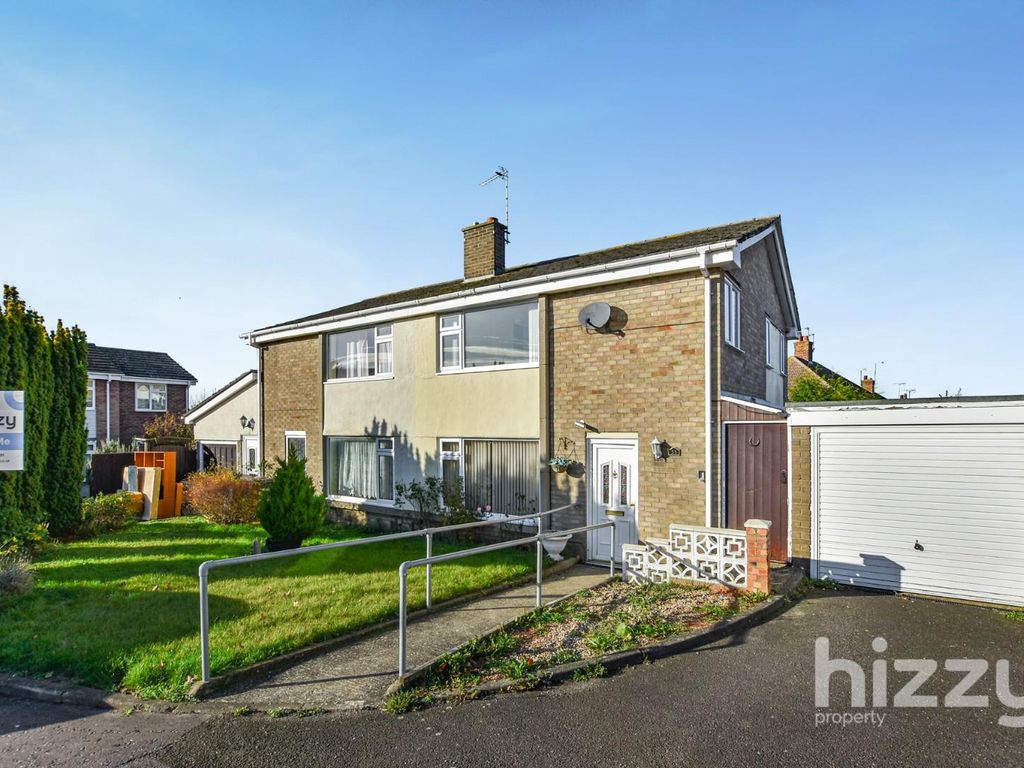 3 bed semidetached house for sale in Tayler Road, Hadleigh, Ipswich