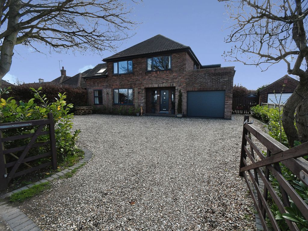 5 bed detached house for sale in Lincoln Road, Branston, Lincoln