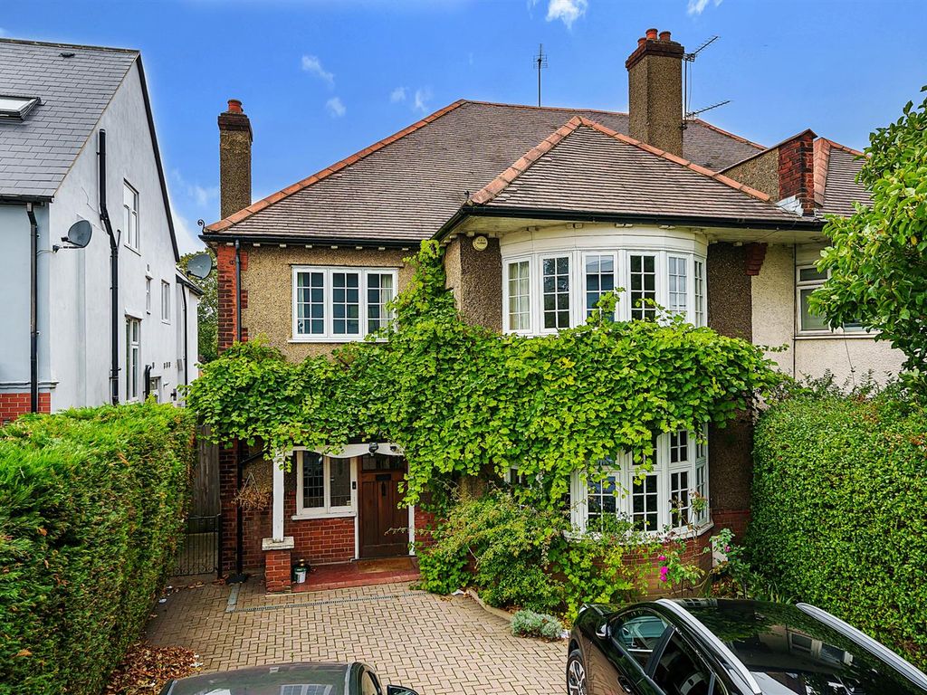 4 bed semidetached house for sale in Sidmouth Road, London NW2, £