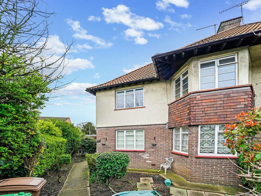 1 bed for sale in Larkshall Road, Highams Park E4 Zoopla