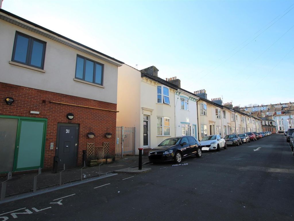 2 bed flat to rent in Edinburgh Road, Brighton BN2, £1,650 pcm Zoopla