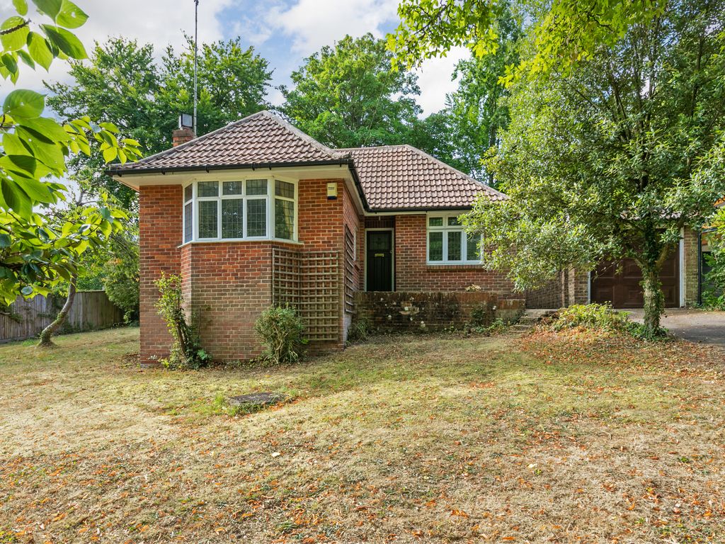 3 bed detached bungalow for sale in Milnthorpe Lane, Winchester SO22