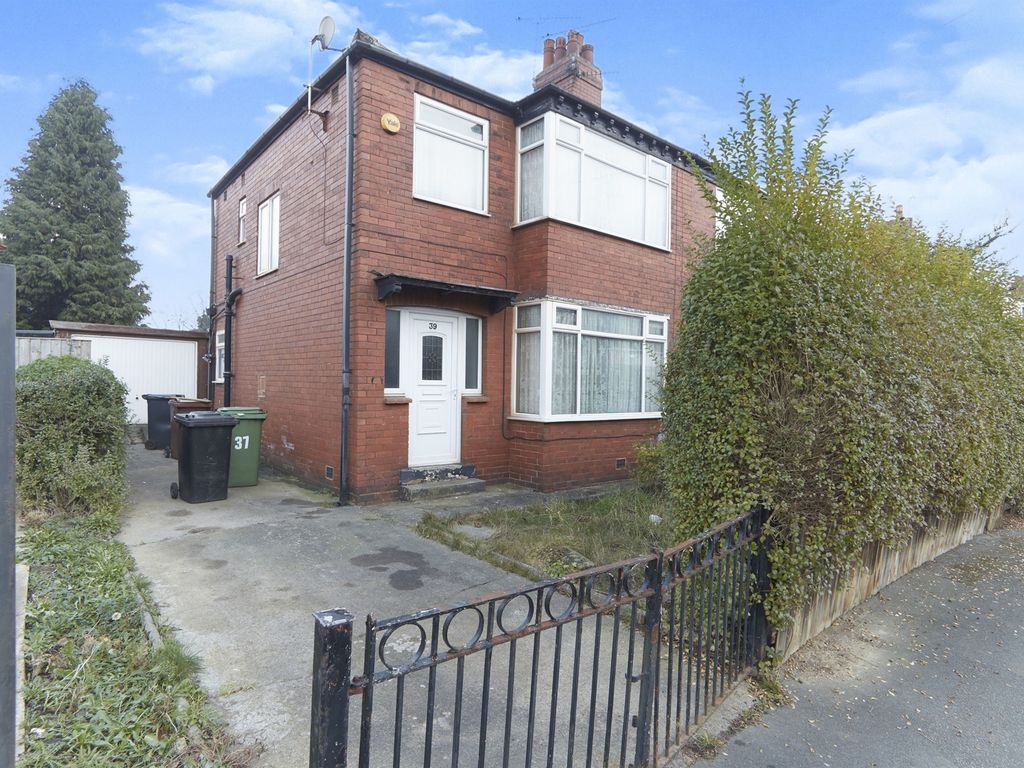 3 bed property to rent in St. Alban Road, Gipton, Leeds LS9, £1,300 pcm