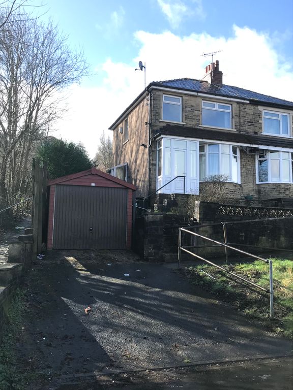3 bed semidetached house to rent in Southmere Drive, Bradford BD7, £