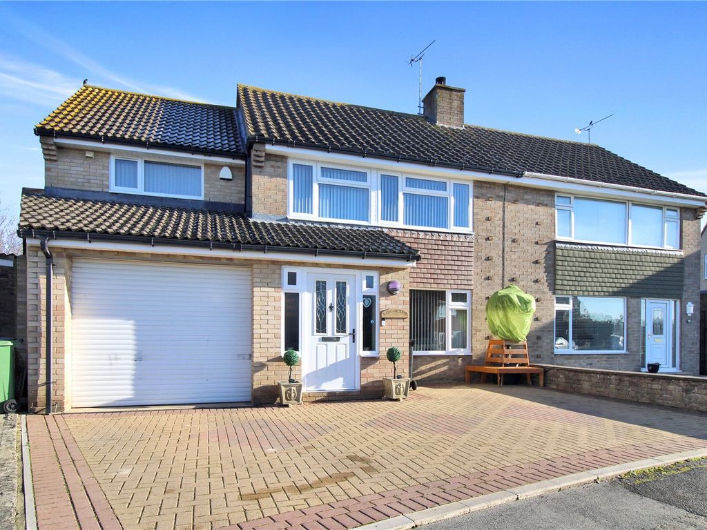 4 bed semidetached house for sale in Hunters Grove, Ferndale, Swindon