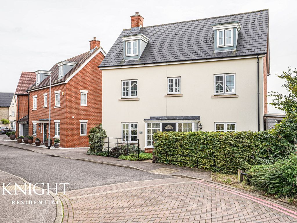 5 bed detached house for sale in Axial Drive, Colchester CO4, £550,000