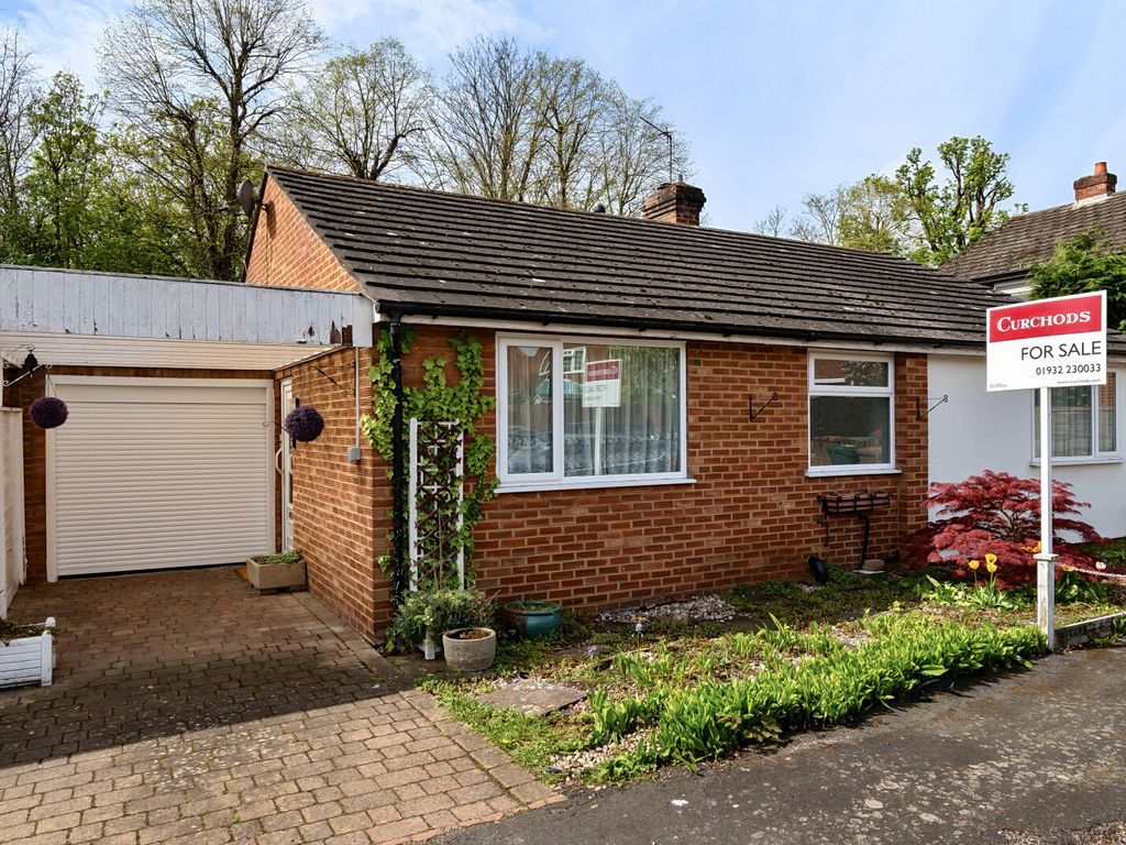 3 bed bungalow for sale in Dunboe Place, Shepperton TW17, £600,000 Zoopla