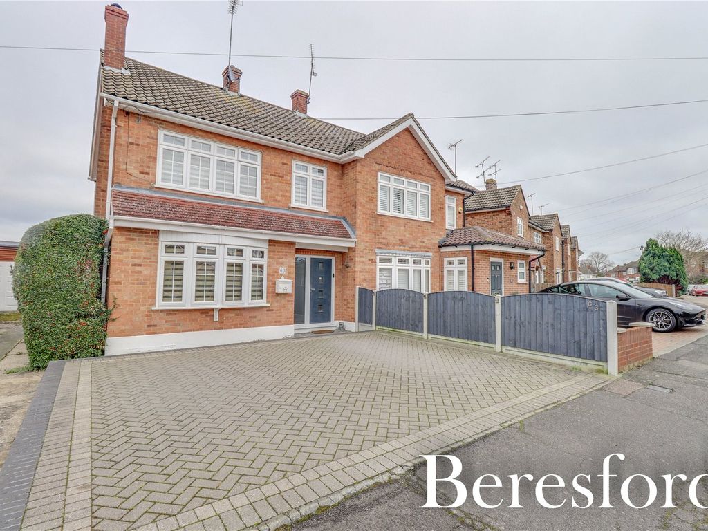 3 bed semidetached house for sale in Chelmer Drive, Hutton CM13, £