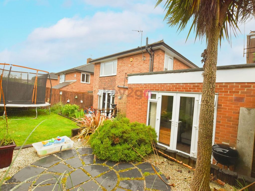 3 bed linkdetached house for sale in Wasdale Avenue, Halfway