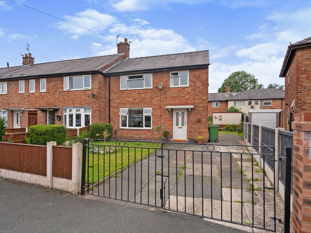 3 bed semidetached house for sale in Chiltern Road, Warrington WA2