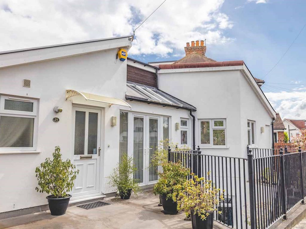 3 bed detached house for sale in Upton Road, Slough SL1 Zoopla