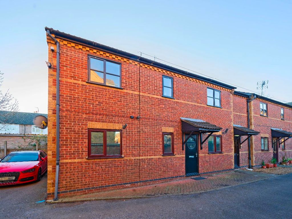 2 bed for sale in Flat, Ampthill Road, Bedford MK42, £