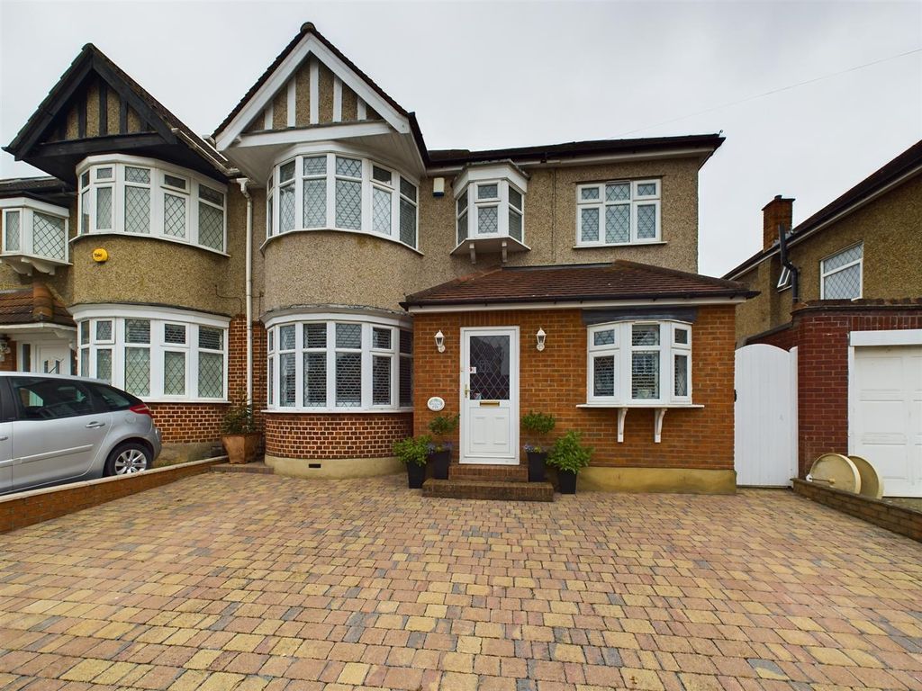 4 bed end terrace house for sale in Torrington Road, Ruislip Manor