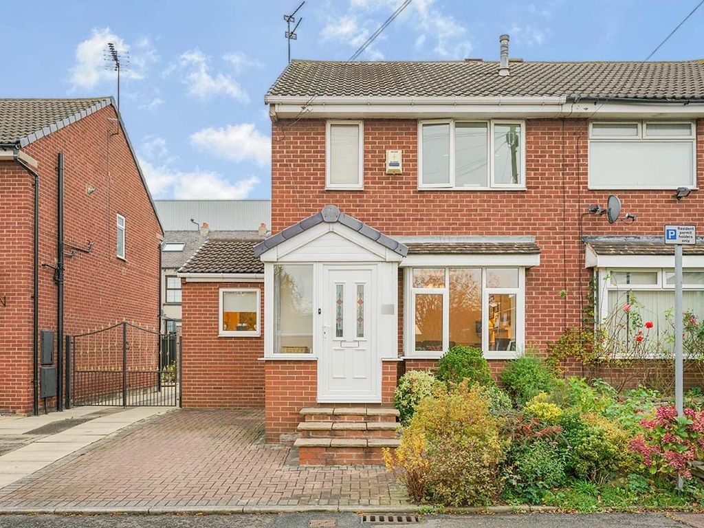 3 bed semidetached house for sale in Lydgate, Leeds, West Yorkshire