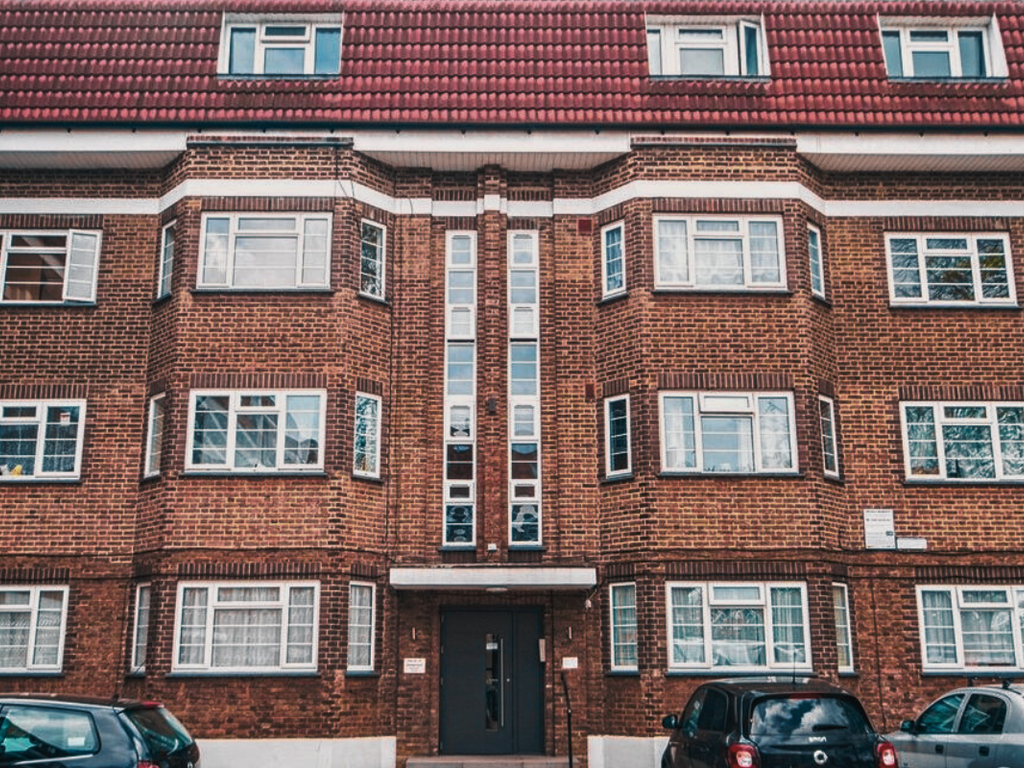 2 bed flat to rent in Duncan Court, Green Lanes, London N21, £1,900 pcm