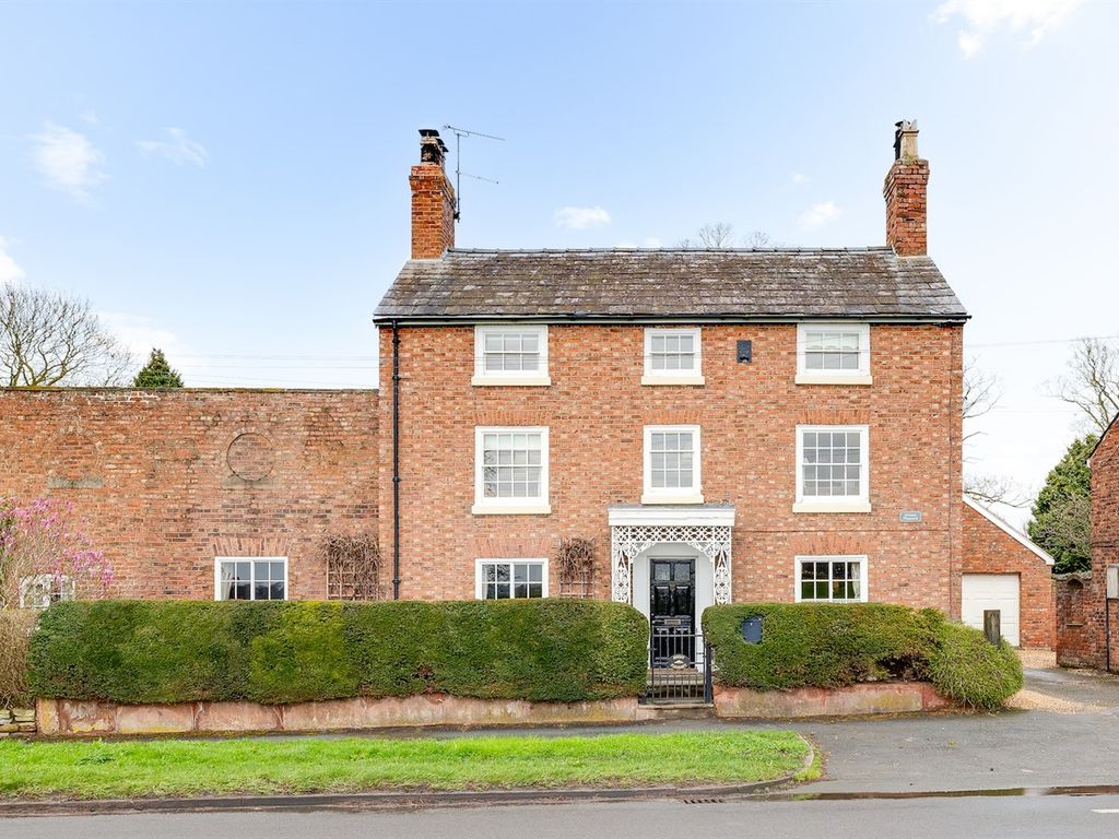 5 bed link detached house for sale in Kelsall Road, Tarvin Sands