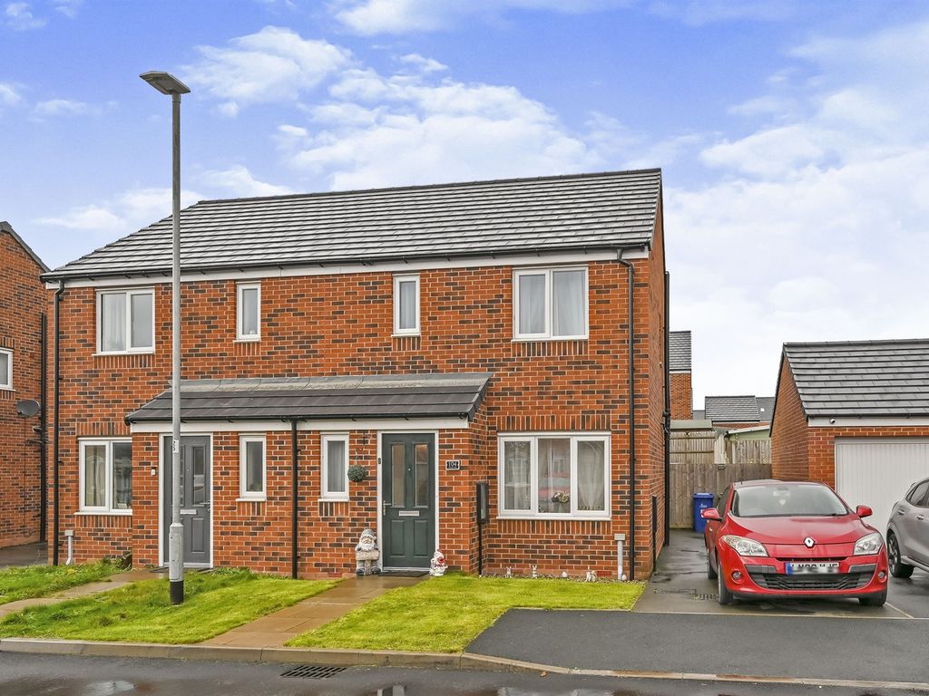 3 bed semidetached house for sale in Miners Way, Hednesford, Cannock