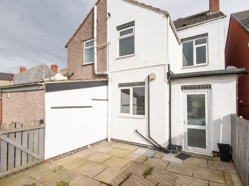 2 bed semidetached house for sale in Williamthorpe Close, North