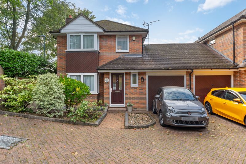 3 bed linkdetached house for sale in Rosewood, Sutton SM2, £700,000