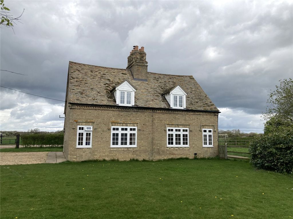 3 bed detached house to rent in Abbotsley, St. Neots, Cambridgeshire