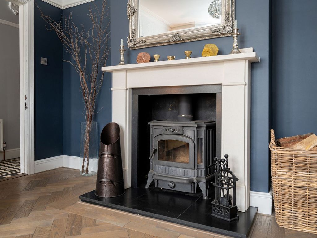 3 bed detached house for sale in Fengates Road, Redhill RH1, £725,000