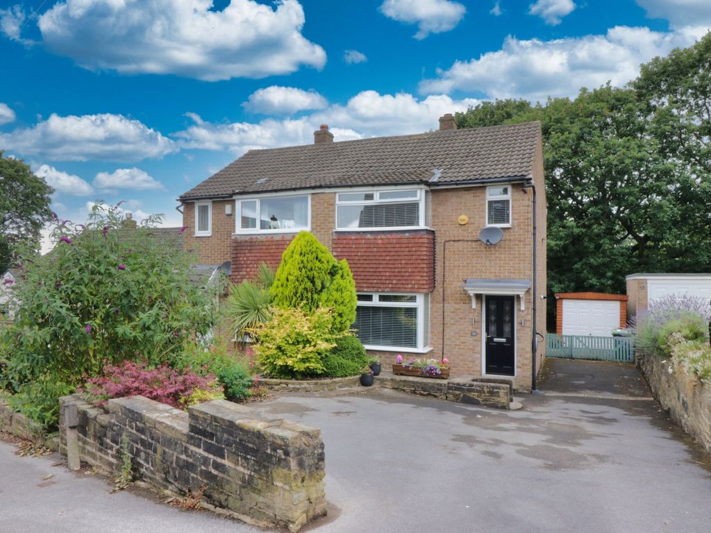 3 bed semidetached house for sale in Carr Bridge Drive, Cookridge