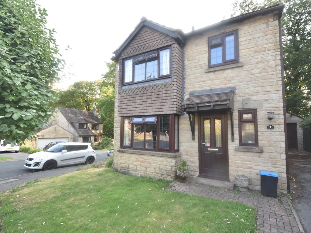 3 bed detached house for sale in Langport Close, Queensbury, Bradford