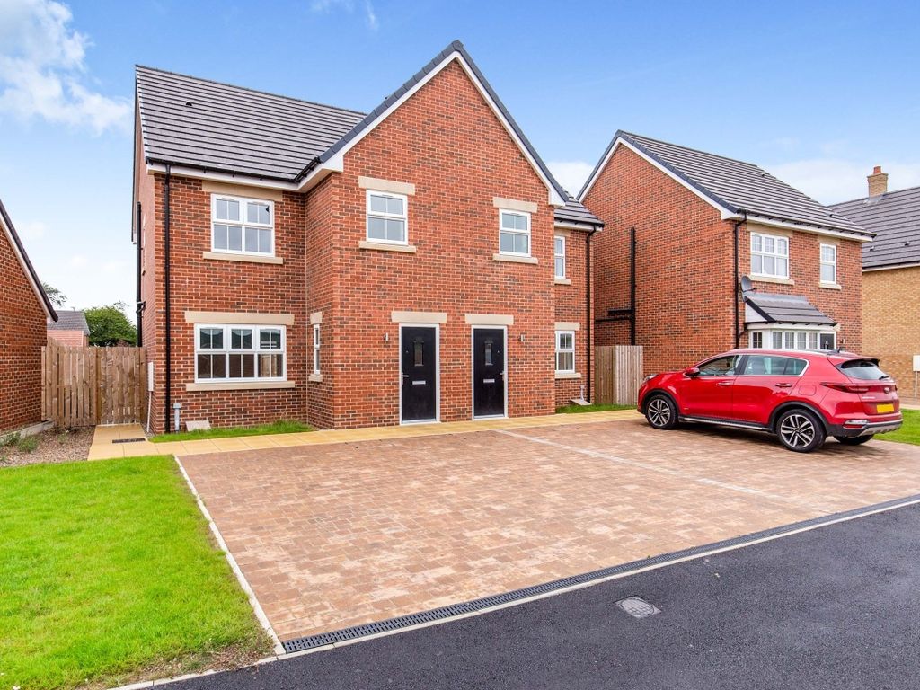 3 bed semidetached house to rent in Laburnum Grove, St. Helen Auckland