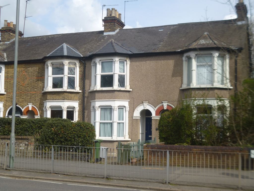 3 bed terraced house to rent in Crossbrook Street, Waltham Cross EN8, £