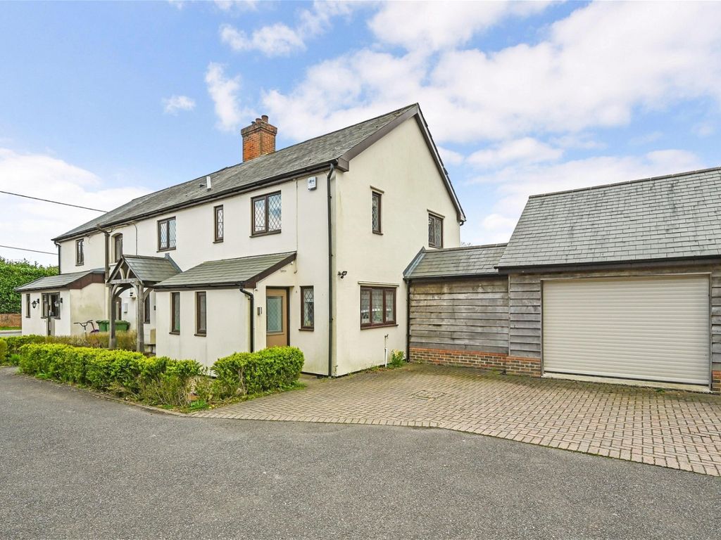 3 bed semidetached house for sale in Boyneswood Road, Medstead, Alton