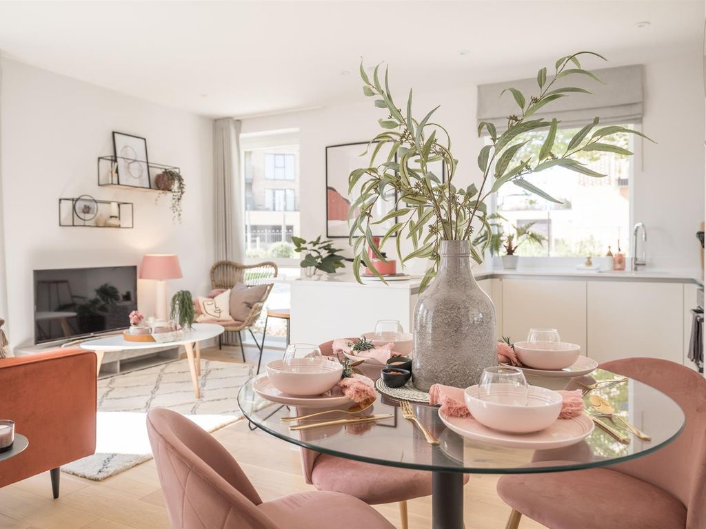 Hornchurch Road, St Andrew's Park, Uxbridge UB10  