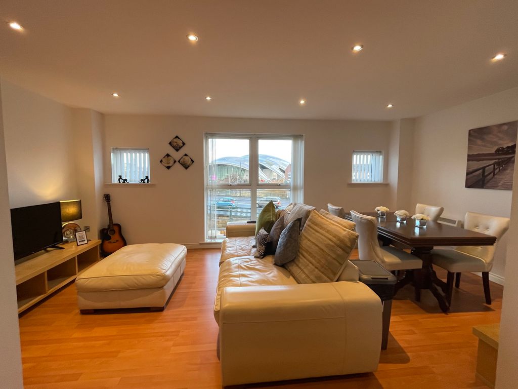 2 bed flat to rent in Curzon Place, Gateshead NE8, £1,100 pcm Zoopla