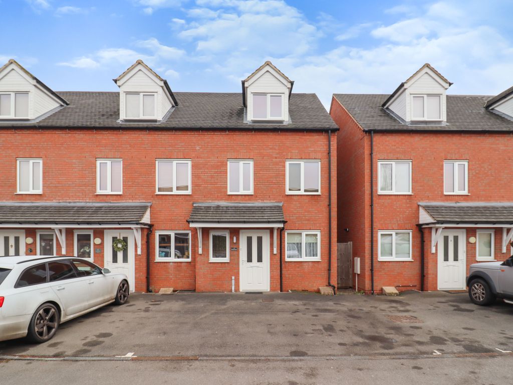 3 bed end terrace house for sale in Dunsmore Court, Hillmorton, Rugby