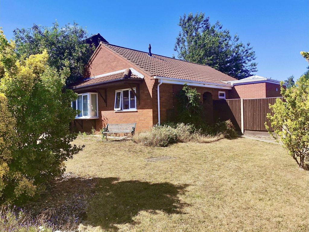 3 bed detached bungalow for sale in Goxhill Grove, Lincoln LN6, £