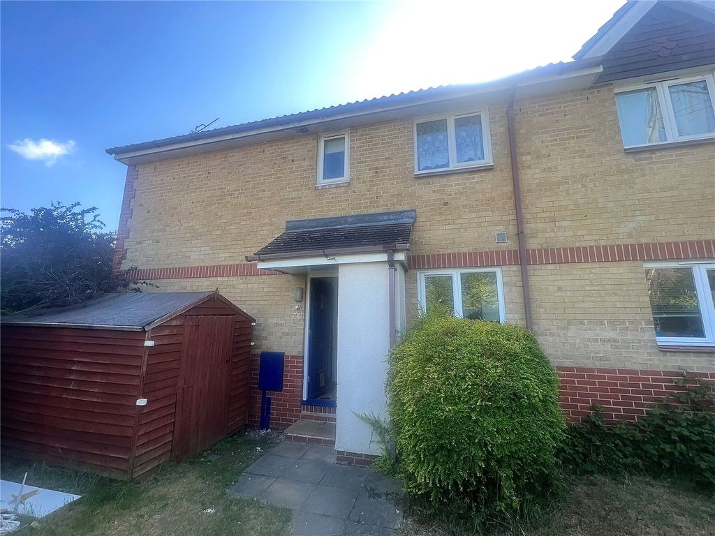 2 bed detached house to rent in Normandy Close, Maidenbower, Crawley