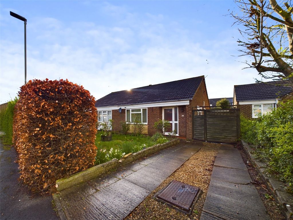 2 bed bungalow for sale in Courtfield Road, Quedgeley, Gloucester