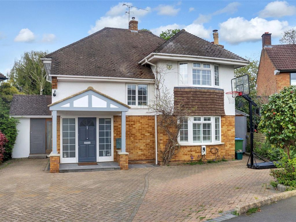5 bed detached house for sale in Severn Drive, Esher KT10, £1,375,000