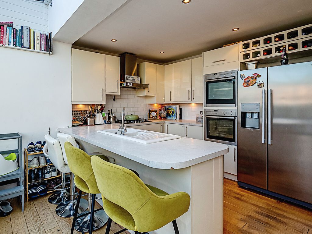 2 bed terraced house for sale in Vale Road, Windsor SL4 Zoopla