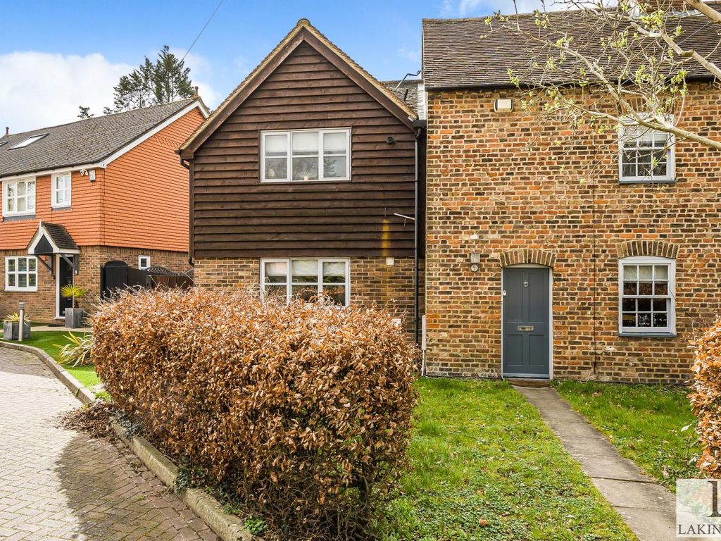 3 bed end terrace house for sale in Long Lane, Ickenham, Uxbridge UB10