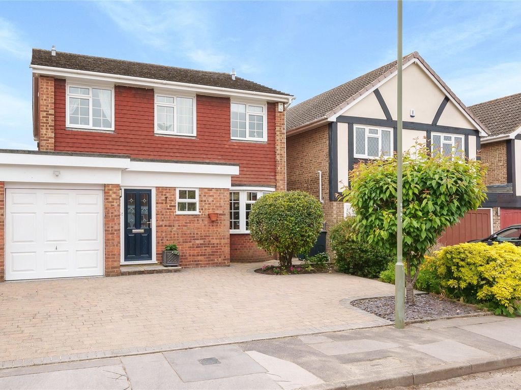 4 bed detached house for sale in Masefield View, Orpington BR6, £