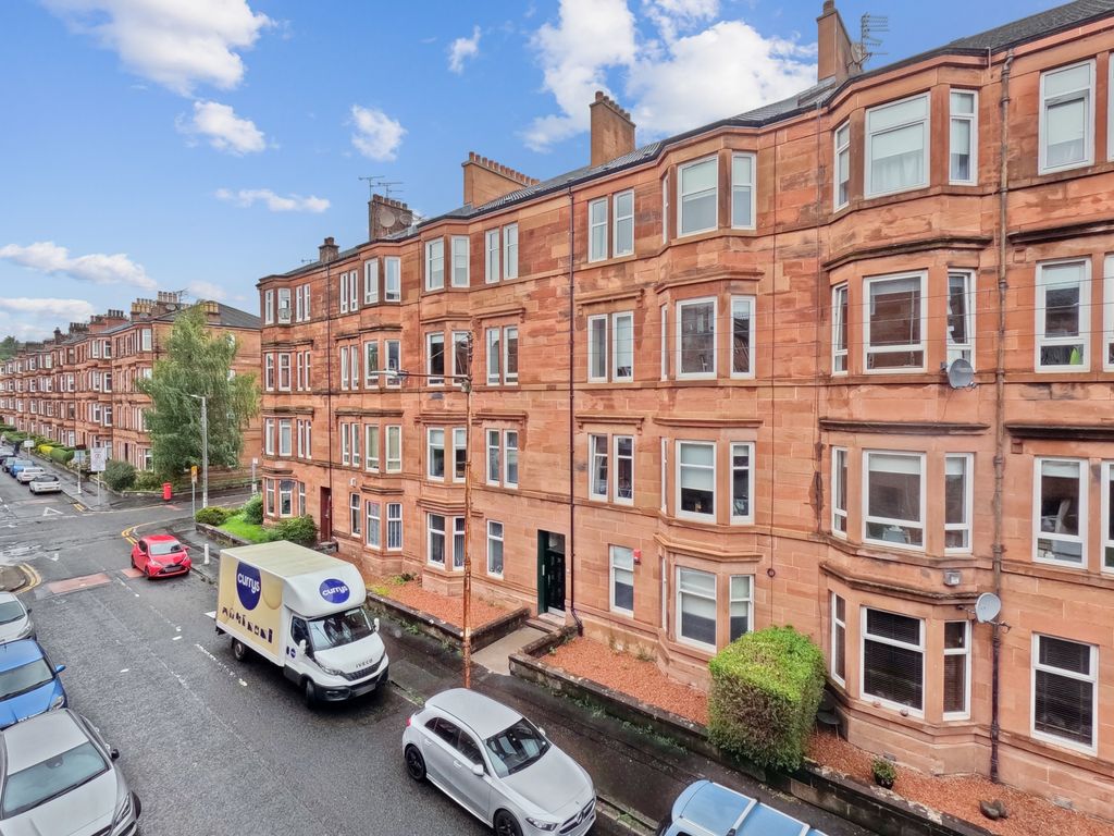 2 bed flat for sale in Cartvale Road, Langside, Glasgow G42, £179,000