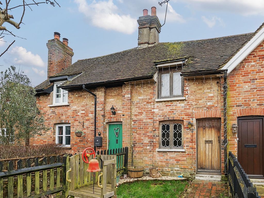 2 bed terraced house for sale in Crawley Road, Horsham RH12, £385,000