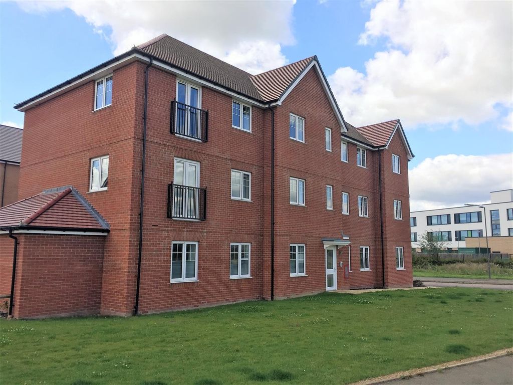2 bed flat to rent in Elton Close, Aylesbury HP18, £1,250 pcm Zoopla