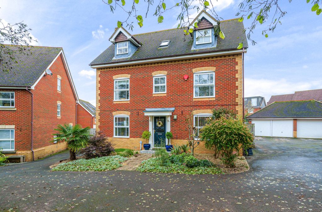 4 bed detached house for sale in Redwing Road, Basingstoke, Hampshire RG22, £675,000 Zoopla