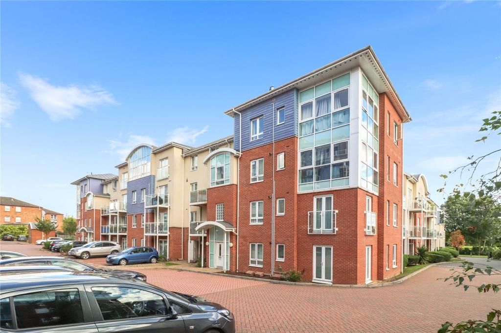 2 bed flat to rent in Wells Court, Pumphouse Crescent, Watford WD17